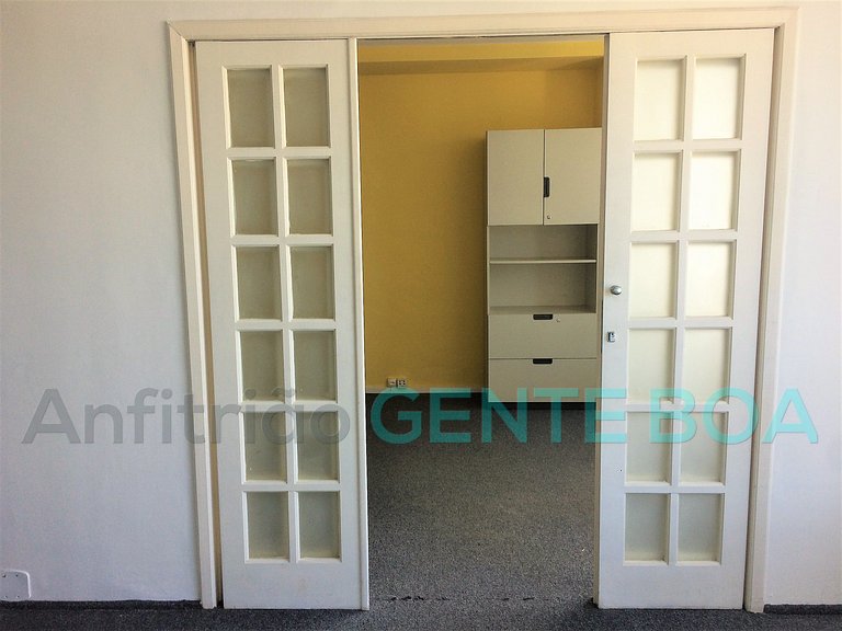 Assembléia 10 Ed. Candido Mendes, excelente sala com vistão.