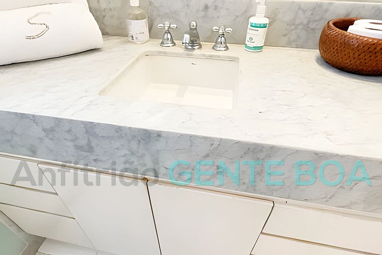 LEBLON THE CLARIDGE VIP Amazing Location and View