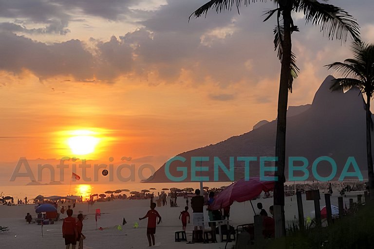 Leblon Awesome Novo Ap.2 quadras praia, reformado!